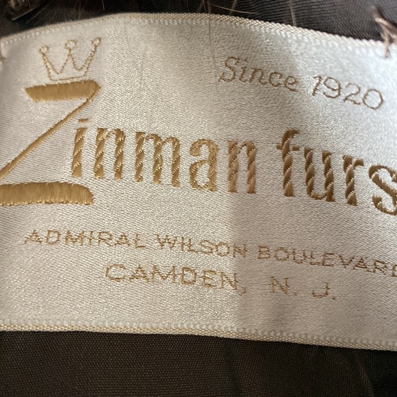 Fur COAT VINTAGE  BEAVER FUR COAT WITH TOGGLE CLOSURES - Picture 10 of 11